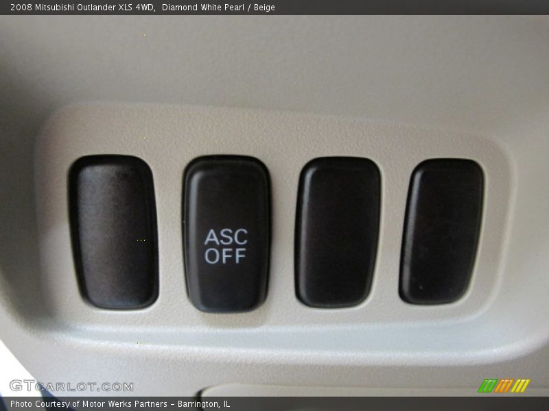 Diamond White Pearl / Beige 2008 Mitsubishi Outlander XLS 4WD