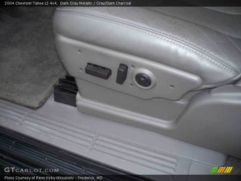 Dark Gray Metallic / Gray/Dark Charcoal 2004 Chevrolet Tahoe LS 4x4