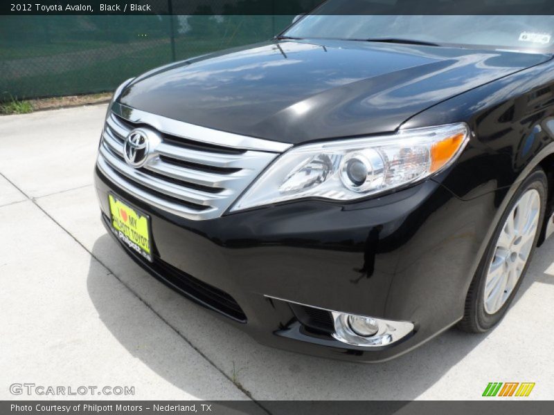 Black / Black 2012 Toyota Avalon