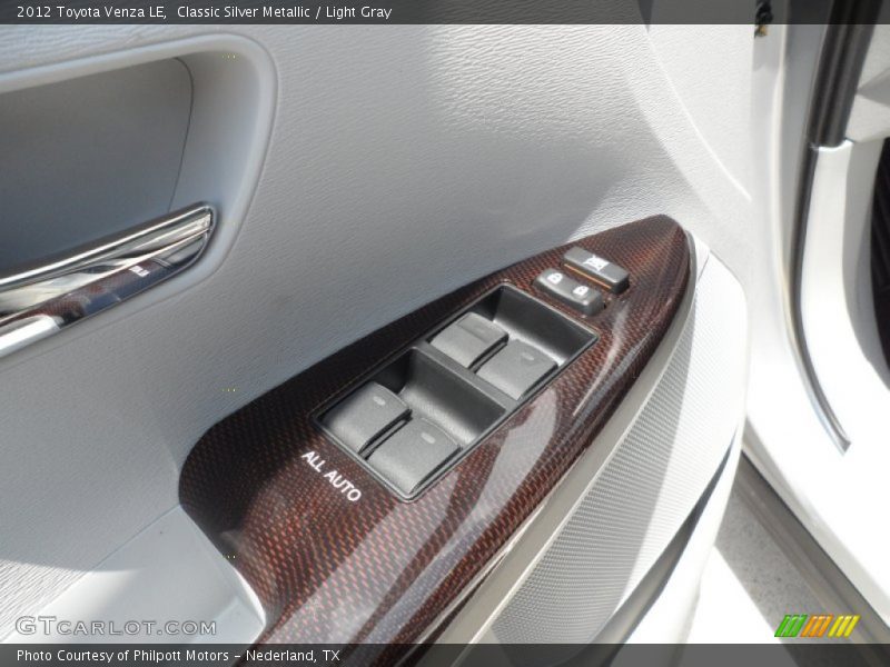 Classic Silver Metallic / Light Gray 2012 Toyota Venza LE