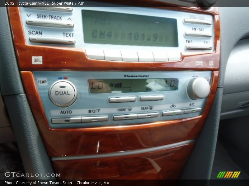 Super White / Ash 2009 Toyota Camry XLE
