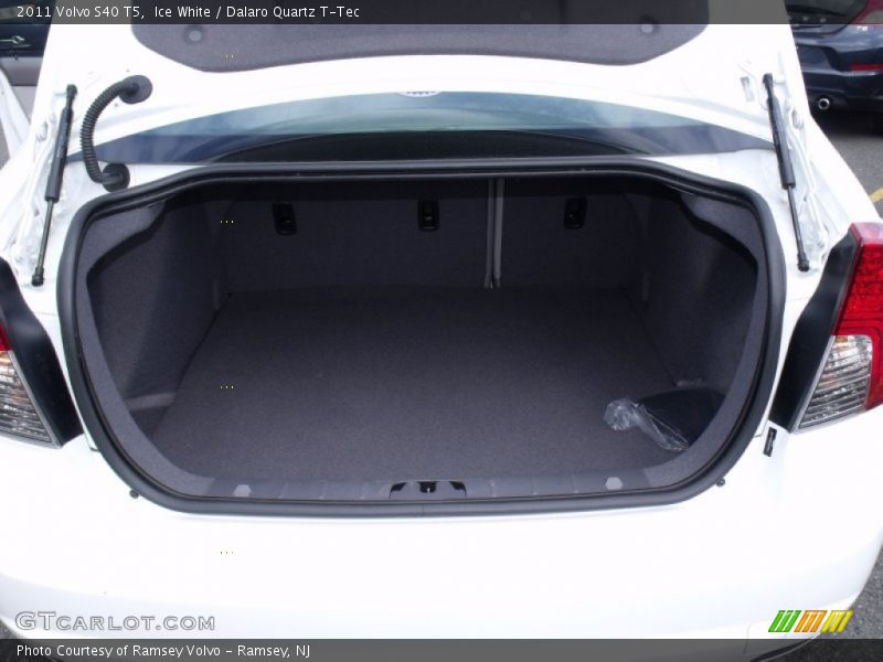  2011 S40 T5 Trunk