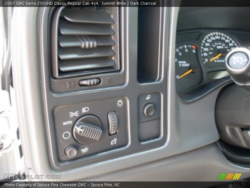 Summit White / Dark Charcoal 2007 GMC Sierra 2500HD Classic Regular Cab 4x4