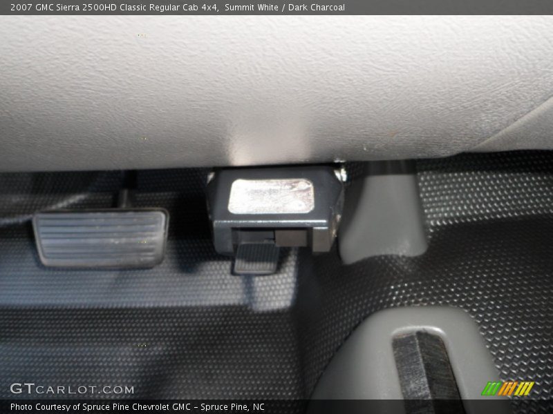 Summit White / Dark Charcoal 2007 GMC Sierra 2500HD Classic Regular Cab 4x4