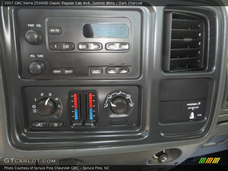 Controls of 2007 Sierra 2500HD Classic Regular Cab 4x4