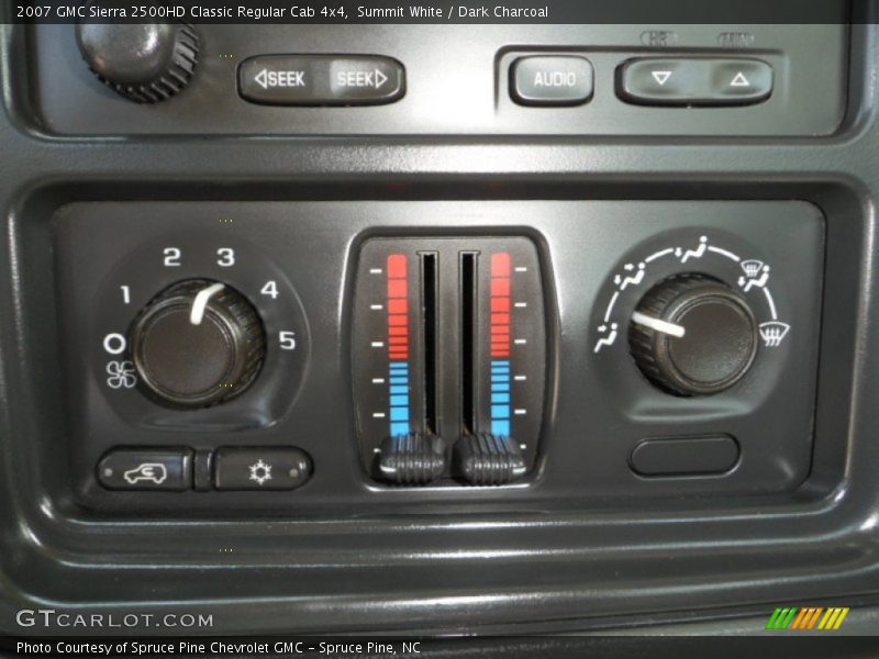 Controls of 2007 Sierra 2500HD Classic Regular Cab 4x4
