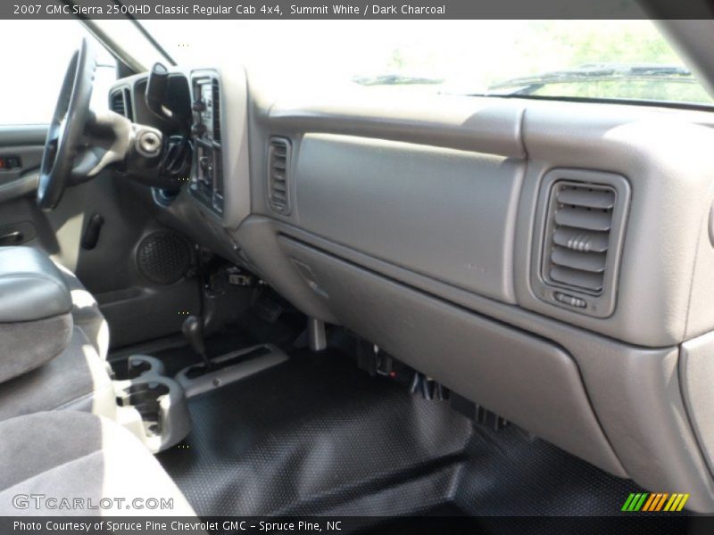 Summit White / Dark Charcoal 2007 GMC Sierra 2500HD Classic Regular Cab 4x4