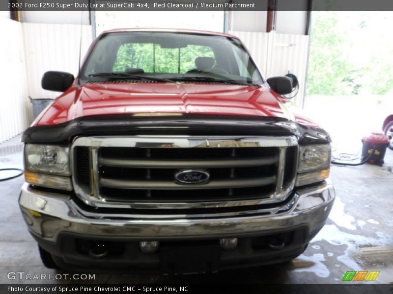 Red Clearcoat / Medium Parchment 2002 Ford F250 Super Duty Lariat SuperCab 4x4