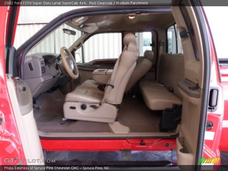 Red Clearcoat / Medium Parchment 2002 Ford F250 Super Duty Lariat SuperCab 4x4