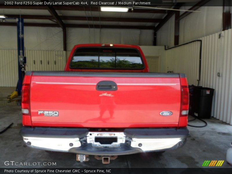 Red Clearcoat / Medium Parchment 2002 Ford F250 Super Duty Lariat SuperCab 4x4