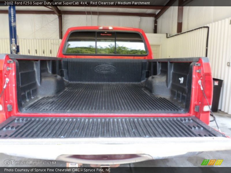 Red Clearcoat / Medium Parchment 2002 Ford F250 Super Duty Lariat SuperCab 4x4