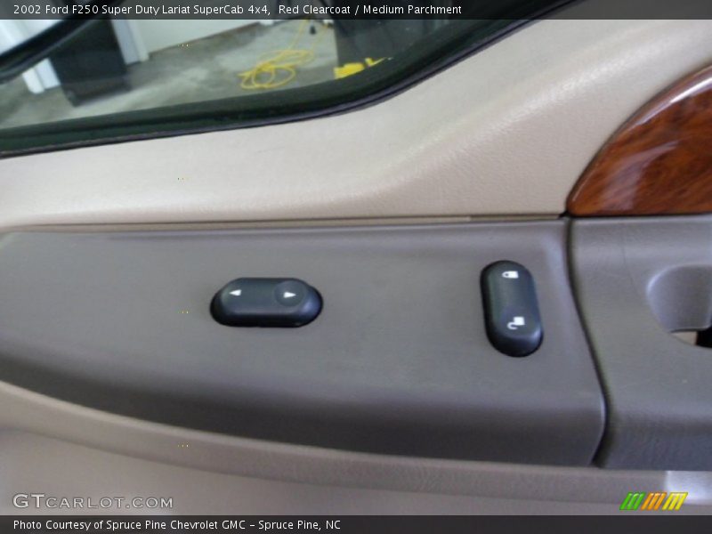 Red Clearcoat / Medium Parchment 2002 Ford F250 Super Duty Lariat SuperCab 4x4