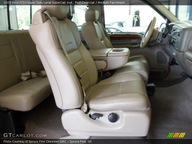 Red Clearcoat / Medium Parchment 2002 Ford F250 Super Duty Lariat SuperCab 4x4