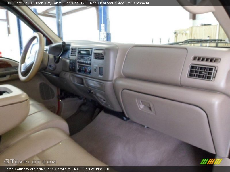 Red Clearcoat / Medium Parchment 2002 Ford F250 Super Duty Lariat SuperCab 4x4