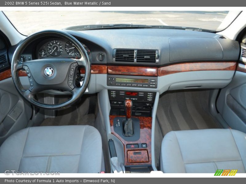 Dashboard of 2002 5 Series 525i Sedan