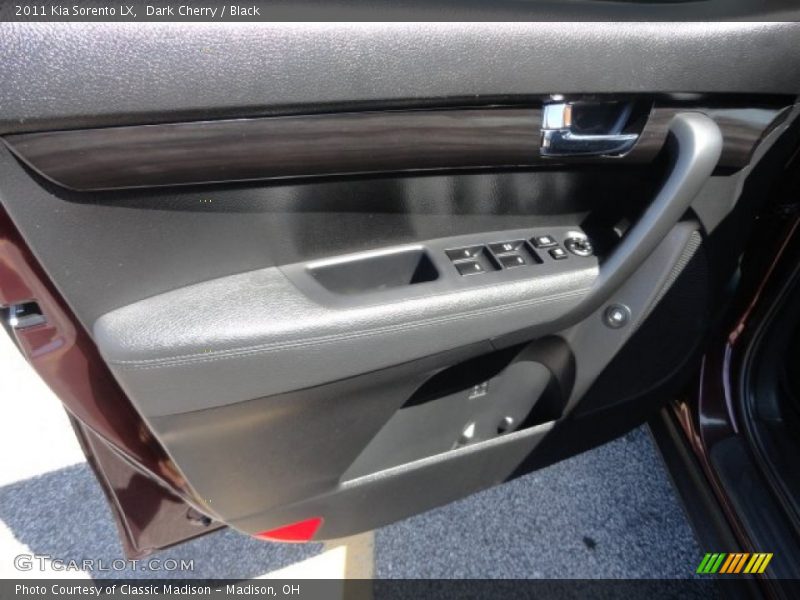 Dark Cherry / Black 2011 Kia Sorento LX