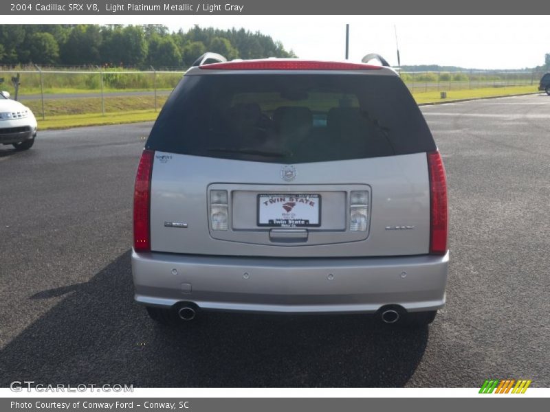 Light Platinum Metallic / Light Gray 2004 Cadillac SRX V8