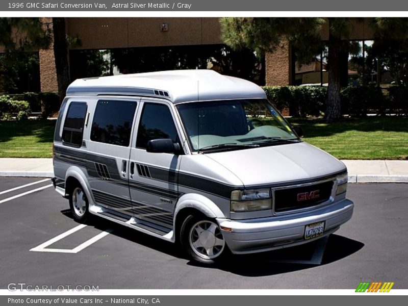 Front 3/4 View of 1996 Safari Conversion Van