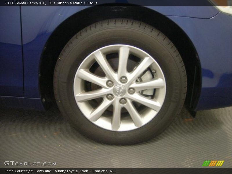 Blue Ribbon Metallic / Bisque 2011 Toyota Camry XLE