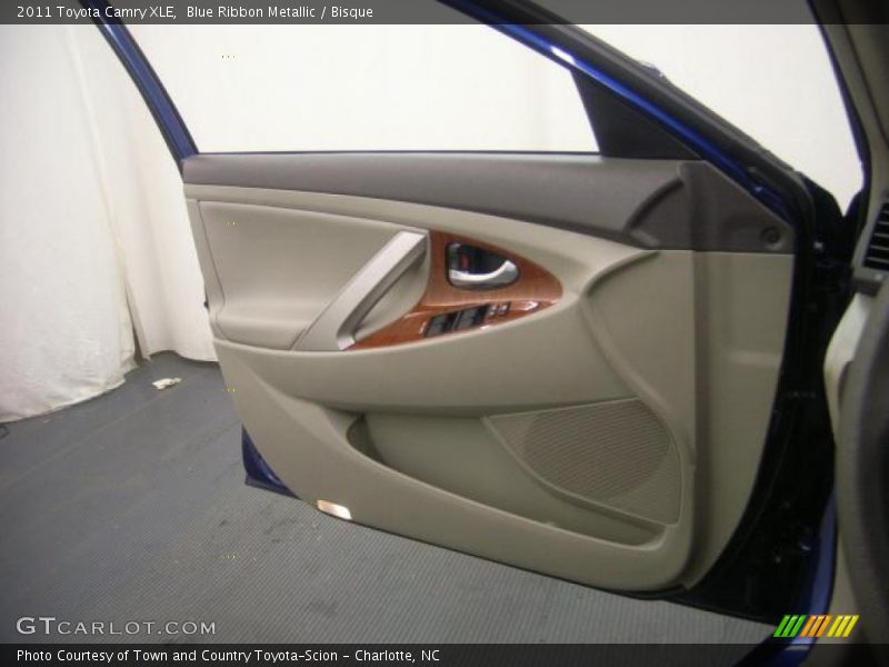 Blue Ribbon Metallic / Bisque 2011 Toyota Camry XLE