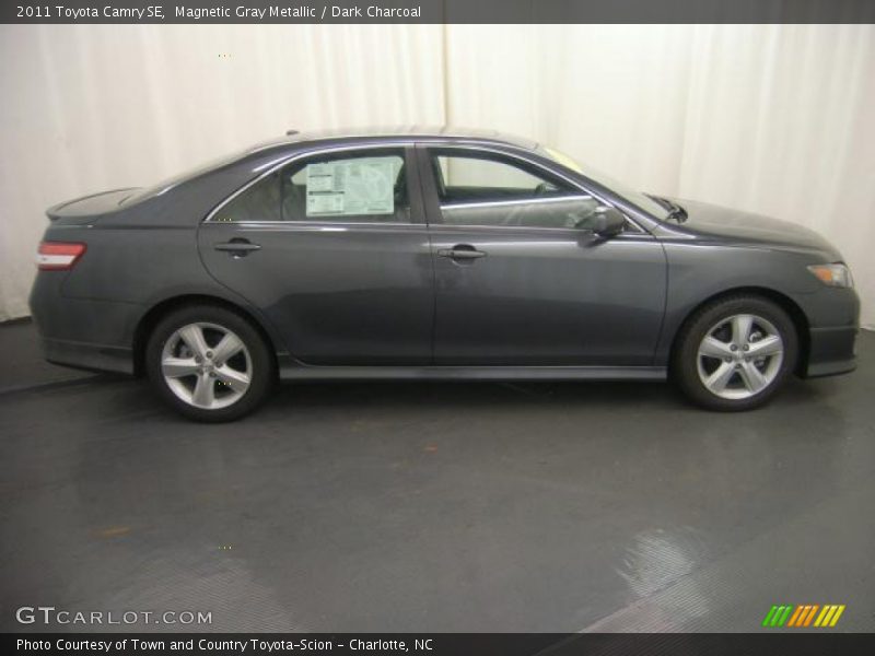 Magnetic Gray Metallic / Dark Charcoal 2011 Toyota Camry SE