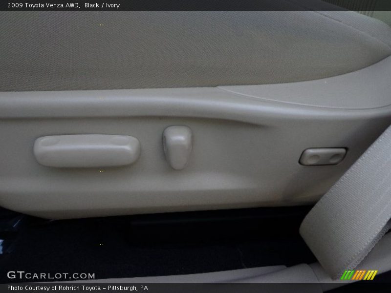 Black / Ivory 2009 Toyota Venza AWD