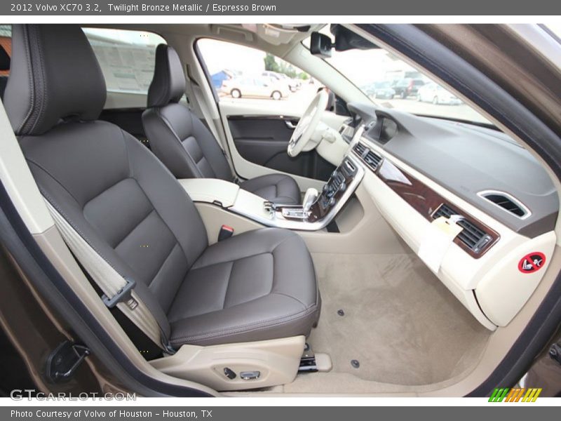 Front Seat of 2012 XC70 3.2