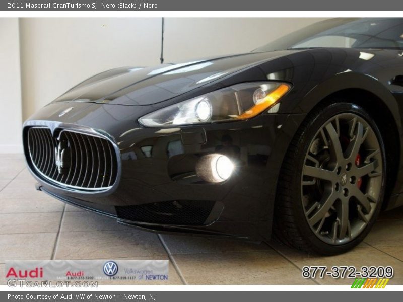 Nero (Black) / Nero 2011 Maserati GranTurismo S