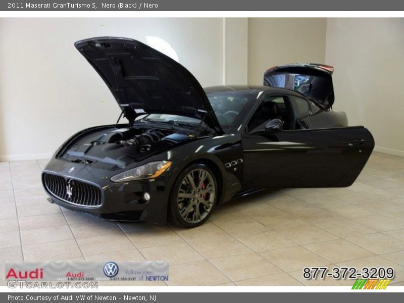 Nero (Black) / Nero 2011 Maserati GranTurismo S