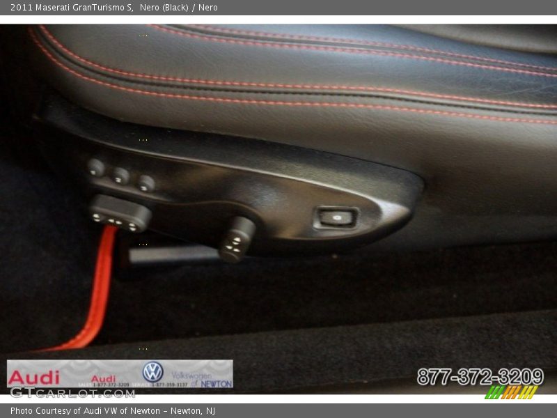 Nero (Black) / Nero 2011 Maserati GranTurismo S