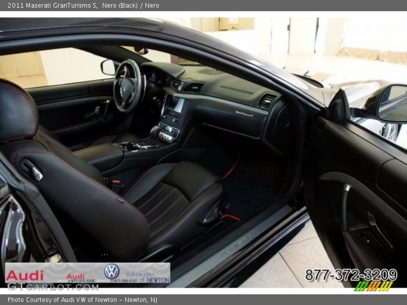 Nero (Black) / Nero 2011 Maserati GranTurismo S