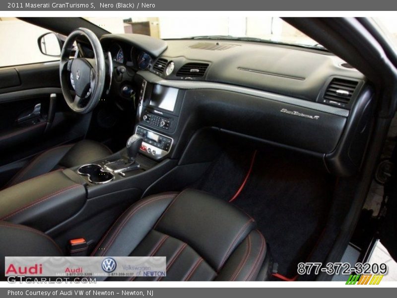 Nero (Black) / Nero 2011 Maserati GranTurismo S