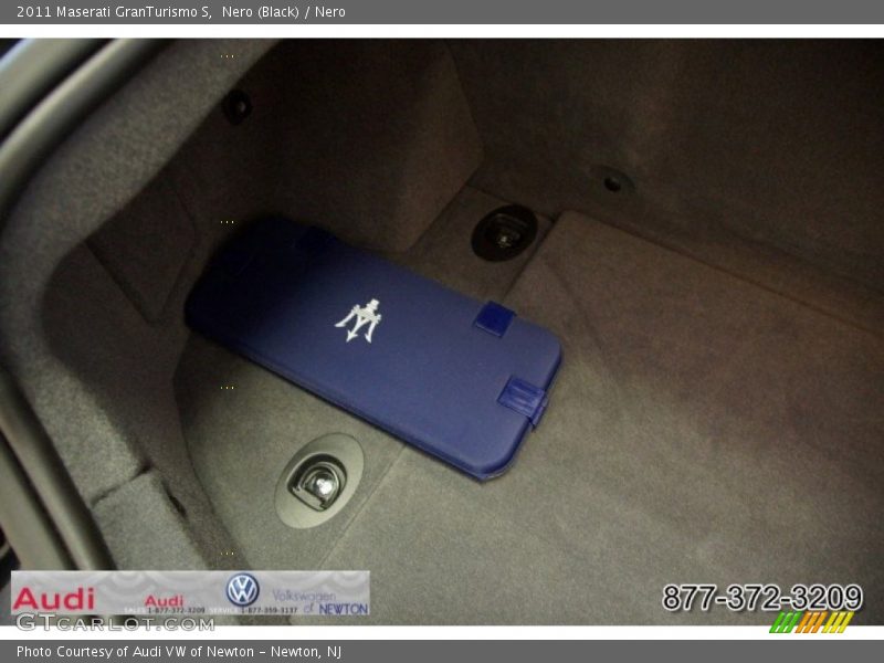 Nero (Black) / Nero 2011 Maserati GranTurismo S