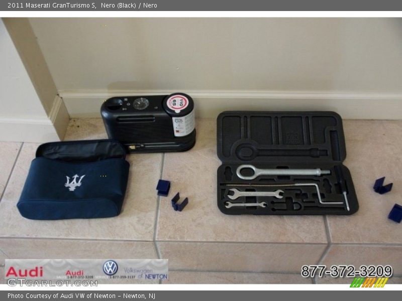 Nero (Black) / Nero 2011 Maserati GranTurismo S