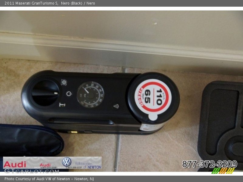 Nero (Black) / Nero 2011 Maserati GranTurismo S