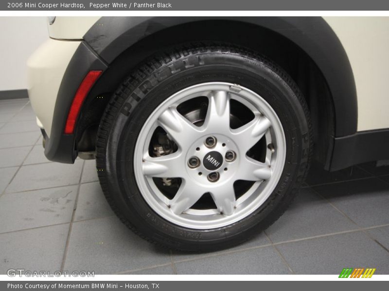 Pepper White / Panther Black 2006 Mini Cooper Hardtop