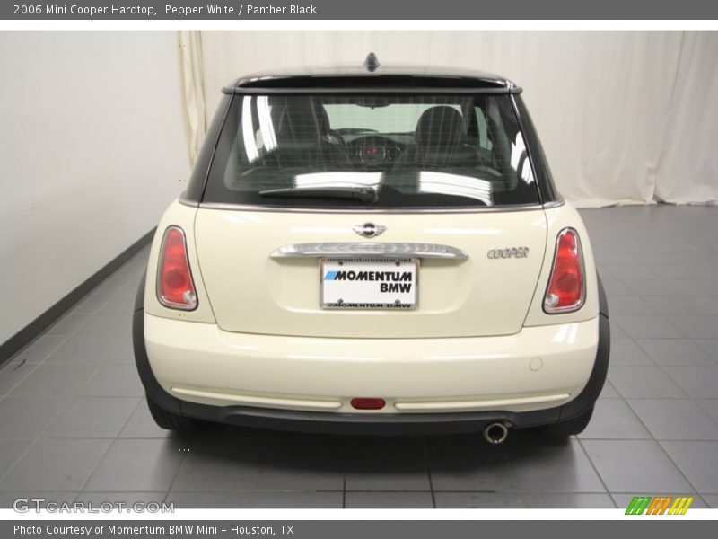 Pepper White / Panther Black 2006 Mini Cooper Hardtop
