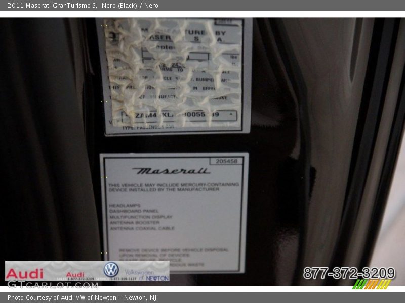 Nero (Black) / Nero 2011 Maserati GranTurismo S