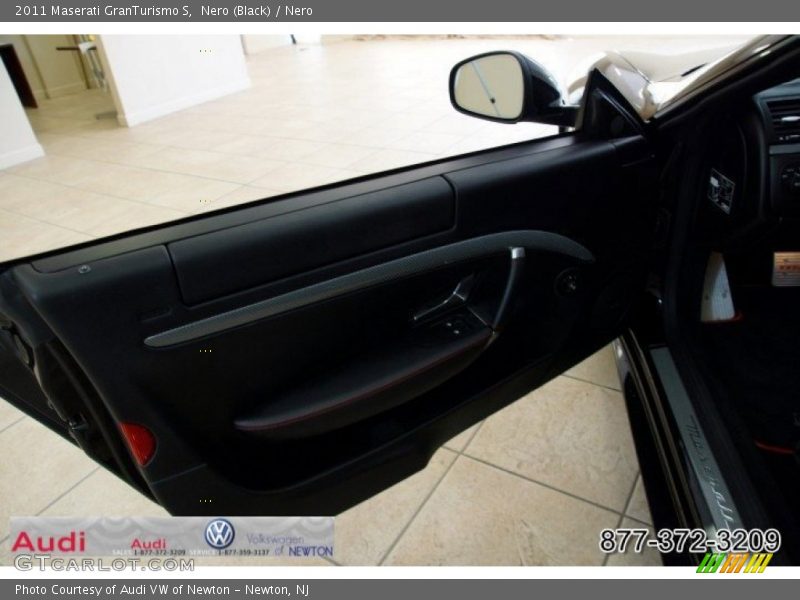 Nero (Black) / Nero 2011 Maserati GranTurismo S