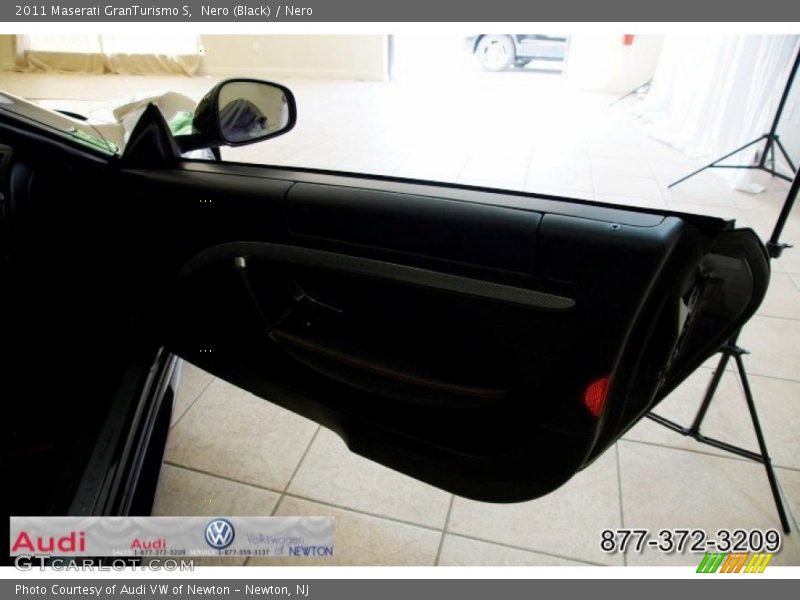 Nero (Black) / Nero 2011 Maserati GranTurismo S