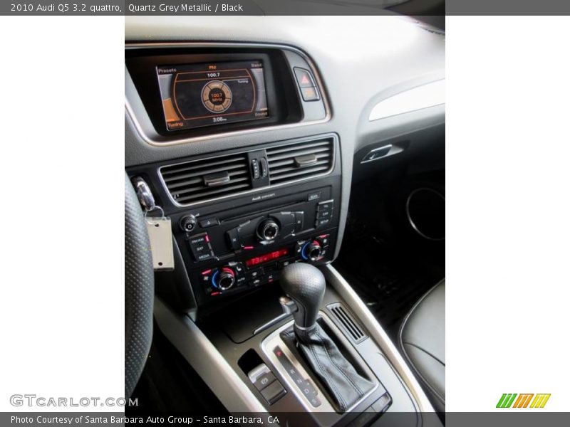 Quartz Grey Metallic / Black 2010 Audi Q5 3.2 quattro
