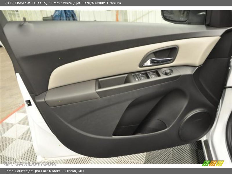 Summit White / Jet Black/Medium Titanium 2012 Chevrolet Cruze LS