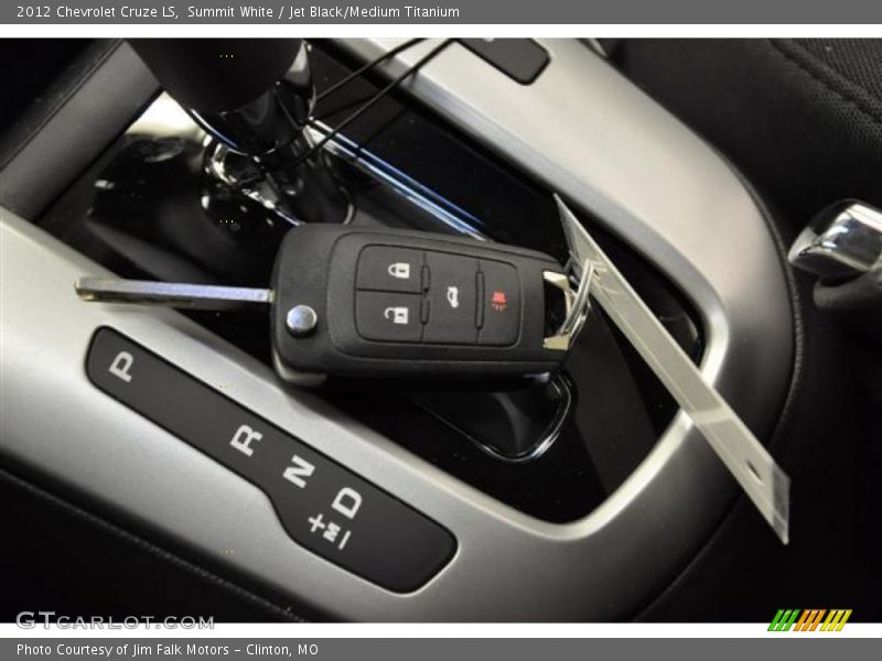 Summit White / Jet Black/Medium Titanium 2012 Chevrolet Cruze LS