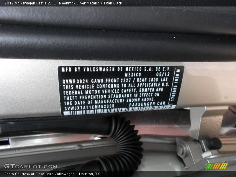 Moonrock Silver Metallic / Titan Black 2012 Volkswagen Beetle 2.5L