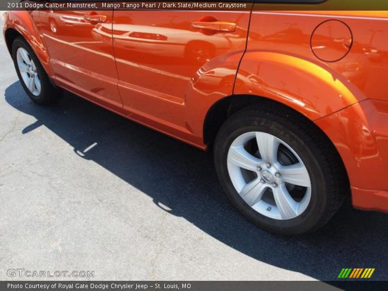 Mango Tango Pearl / Dark Slate/Medium Graystone 2011 Dodge Caliber Mainstreet