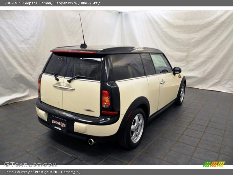 Pepper White / Black/Grey 2009 Mini Cooper Clubman