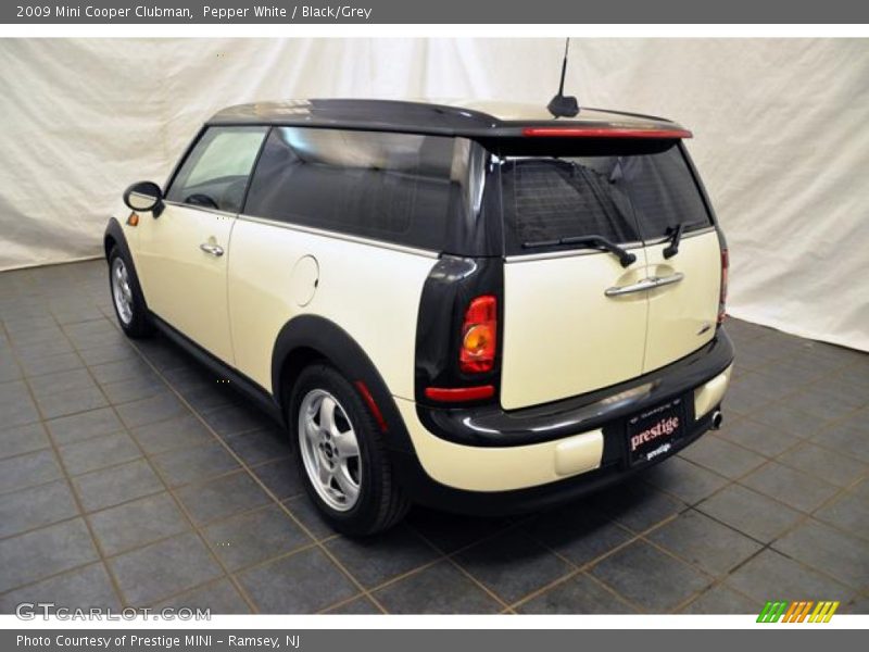 Pepper White / Black/Grey 2009 Mini Cooper Clubman