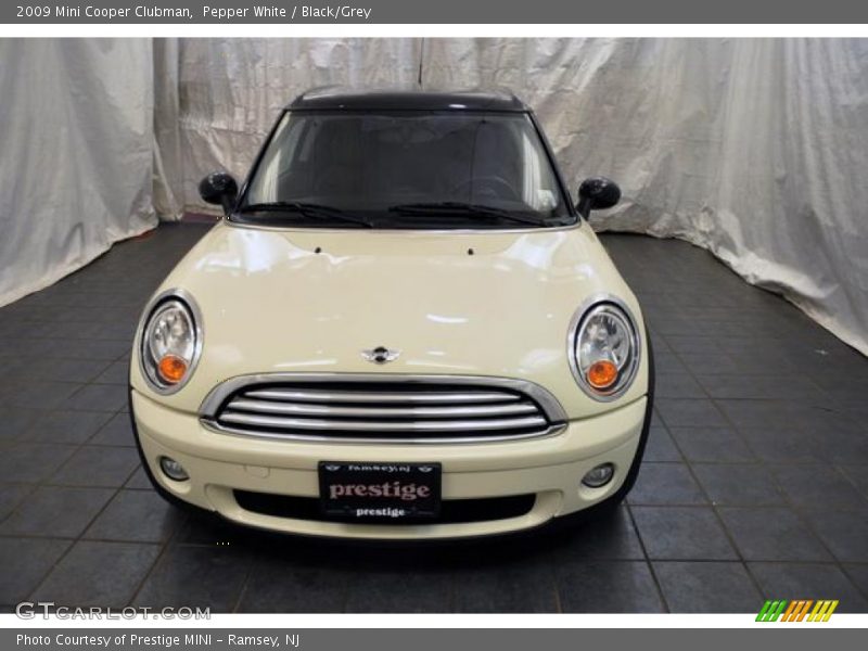 Pepper White / Black/Grey 2009 Mini Cooper Clubman