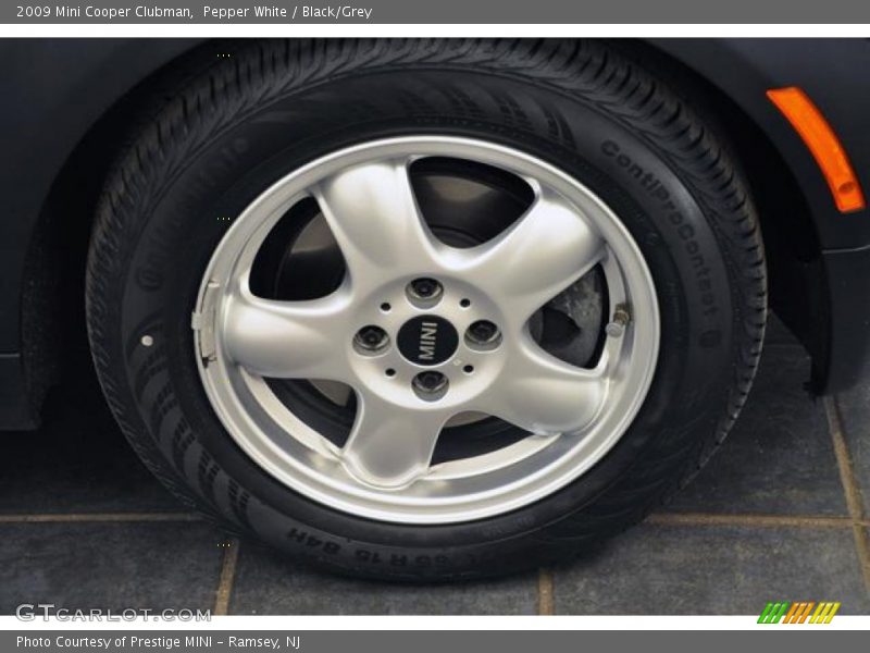 Pepper White / Black/Grey 2009 Mini Cooper Clubman
