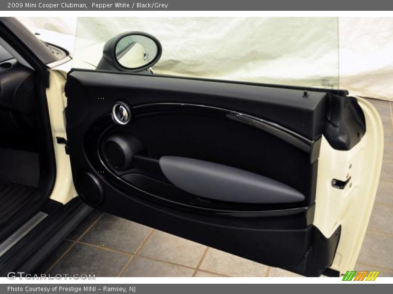 Pepper White / Black/Grey 2009 Mini Cooper Clubman